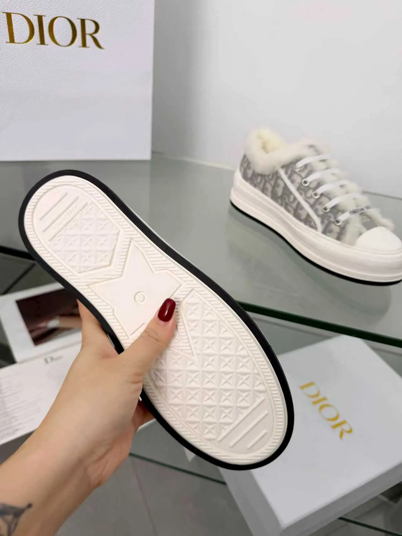 Men's men's shoes pP540! 𝐃𝐈𝐎𝐑 𝐖𝐚𝐥𝐤'𝐧 Dior Presbyopia Embroidery Wool Thick Sole Canvas Shoes Casual Sneakers (Half Flop) These Walk'n'Dior thick sole sneakers are a fashionable piece that elevates the collection. Oblique printed cotton embroidered upper with comfortable platform sole, tongue and Christian Dior Paris signature laces. Bottom thickness 4.5CM Size: Women's 35-41